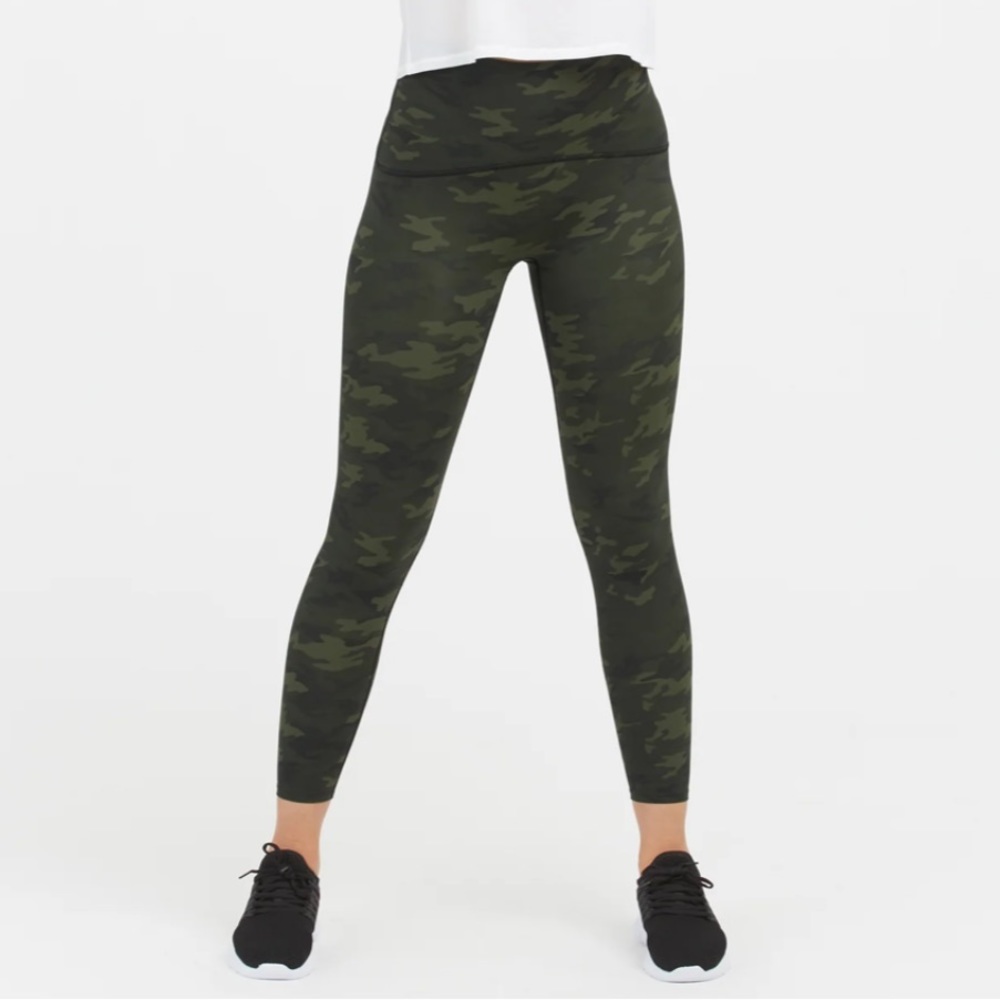 SPANX Booty Boost Active Camo 7/8 Leggings